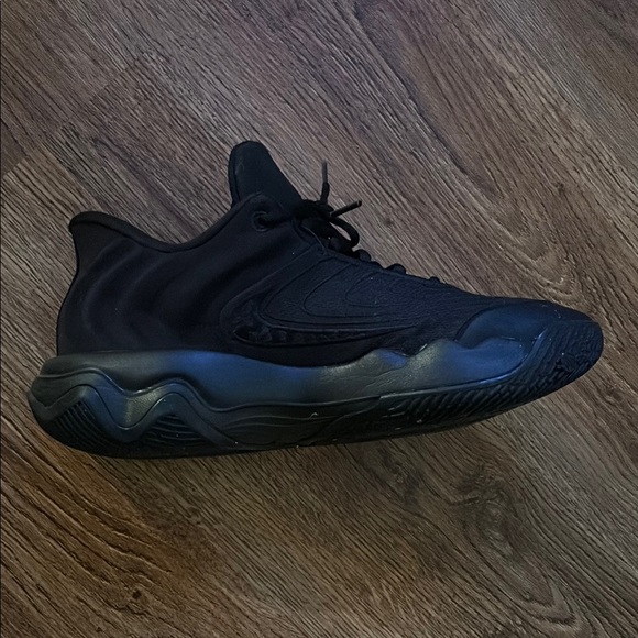 Men's Black Athletic Shoes - Picture 4 of 4